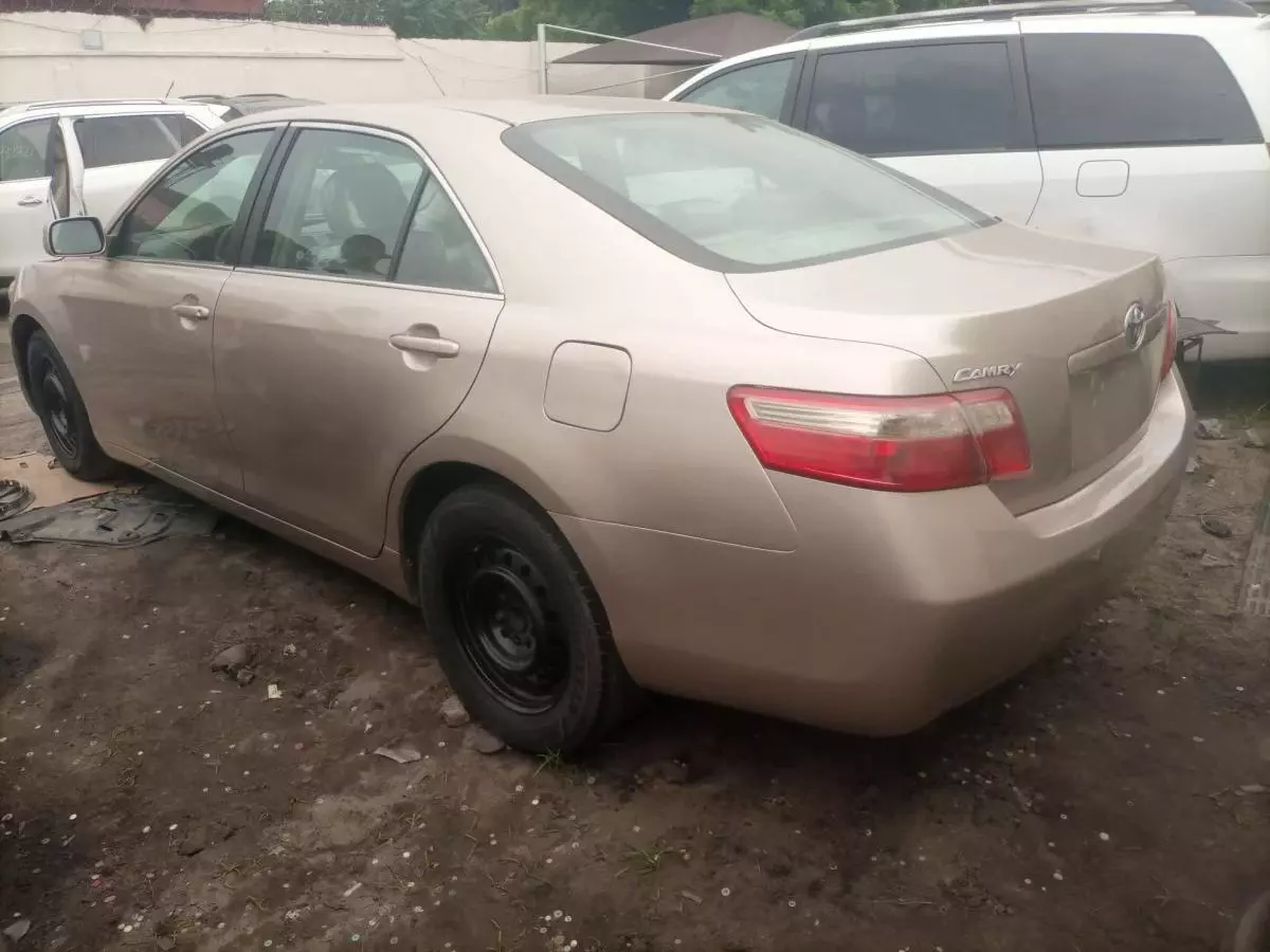 Toyota Camry   - 2009