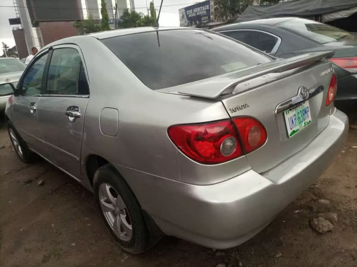Toyota Corolla - 2005
