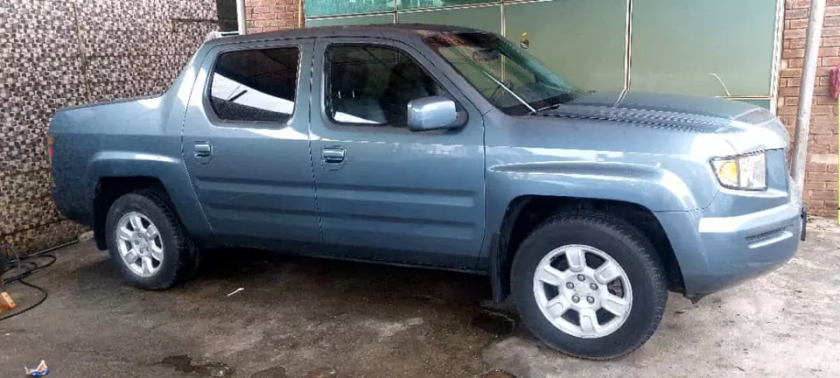 Honda Ridgeline   - 2006