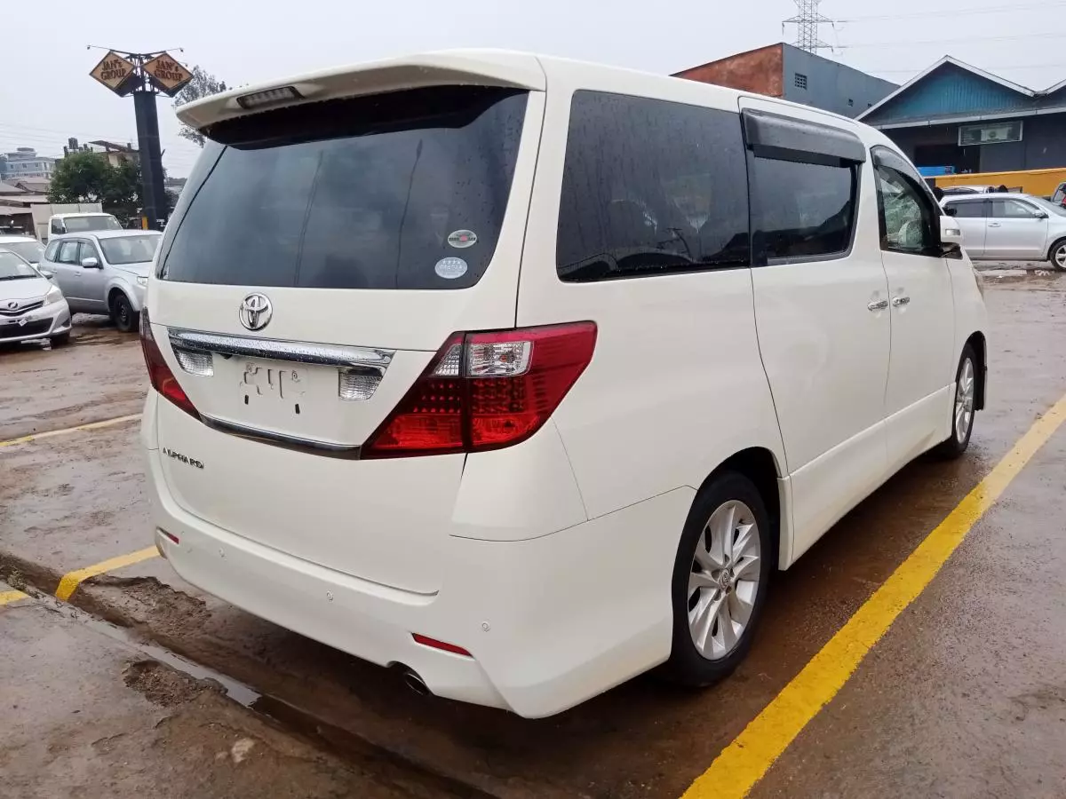 Toyota Alphard   - 2009