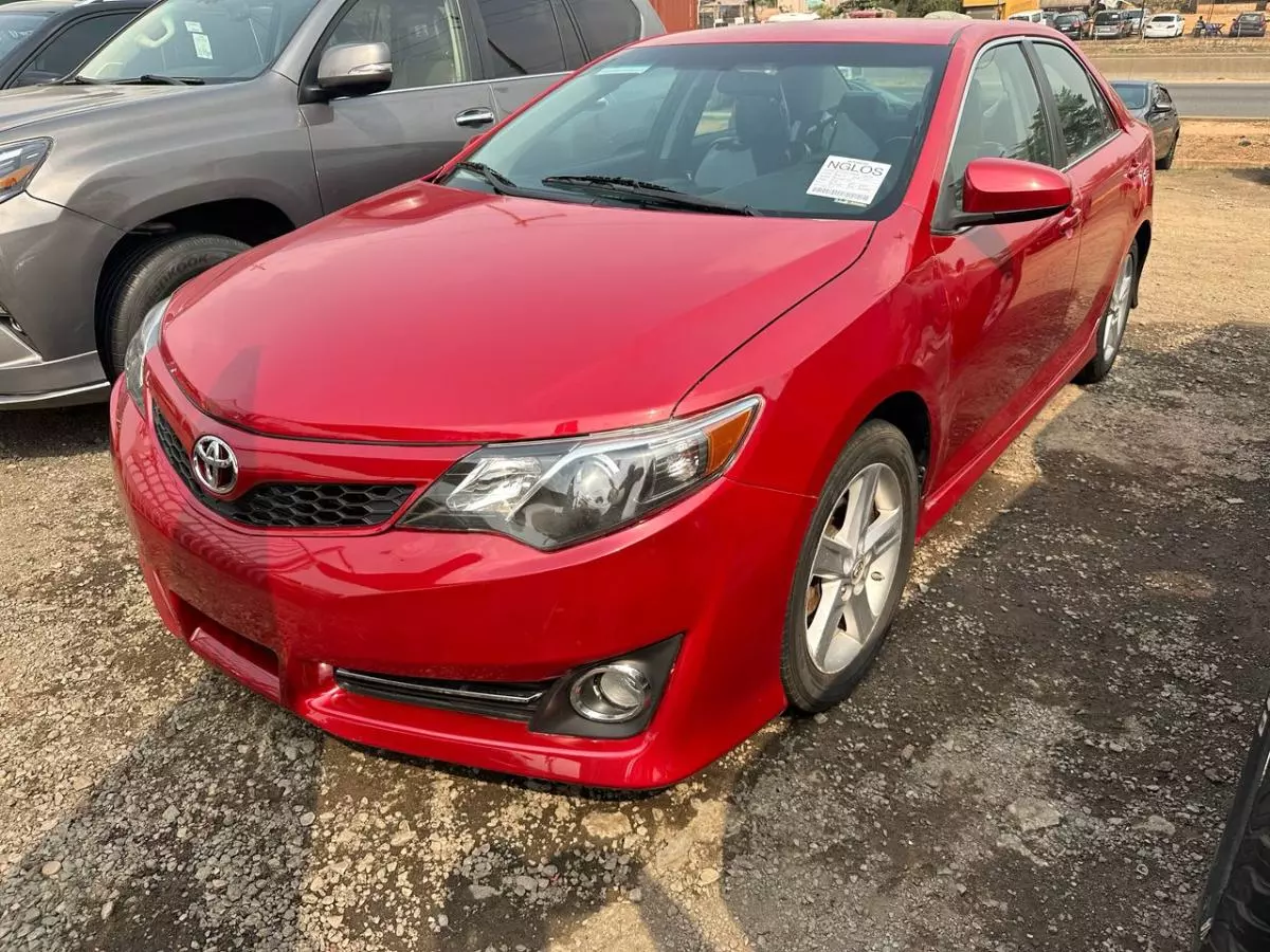 Toyota Camry   - 2014