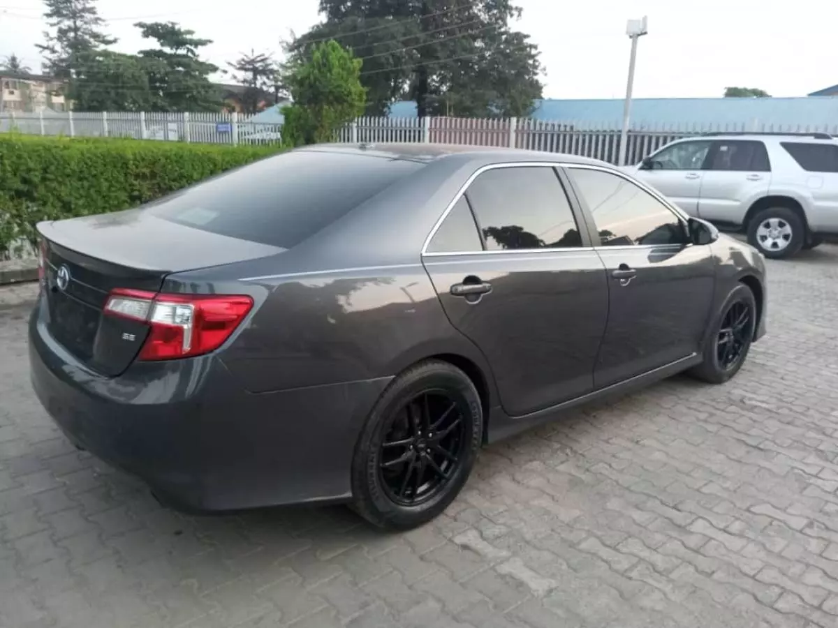 Toyota Camry   - 2012