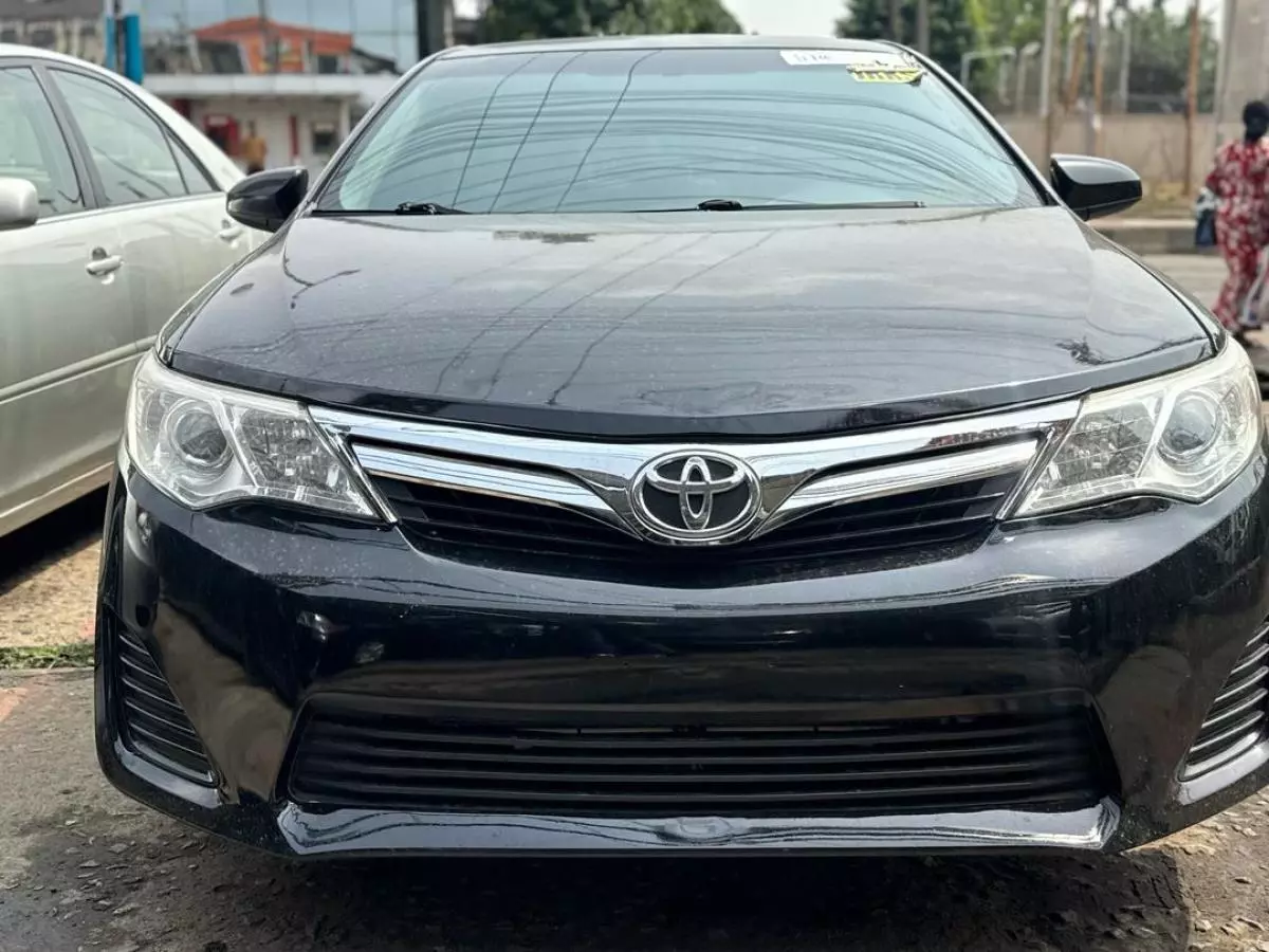 Toyota Camry   - 2012