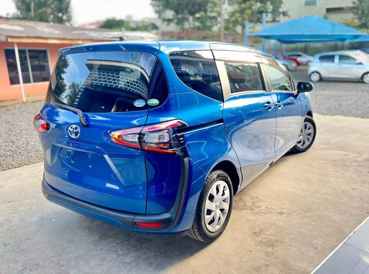 Toyota Sienta   - 2016