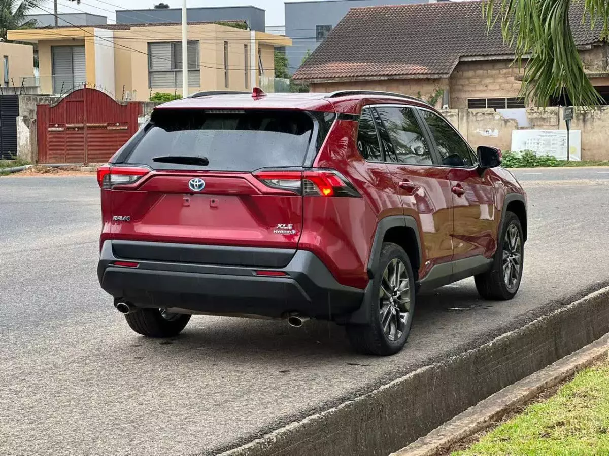 Toyota RAV 4   - 2021