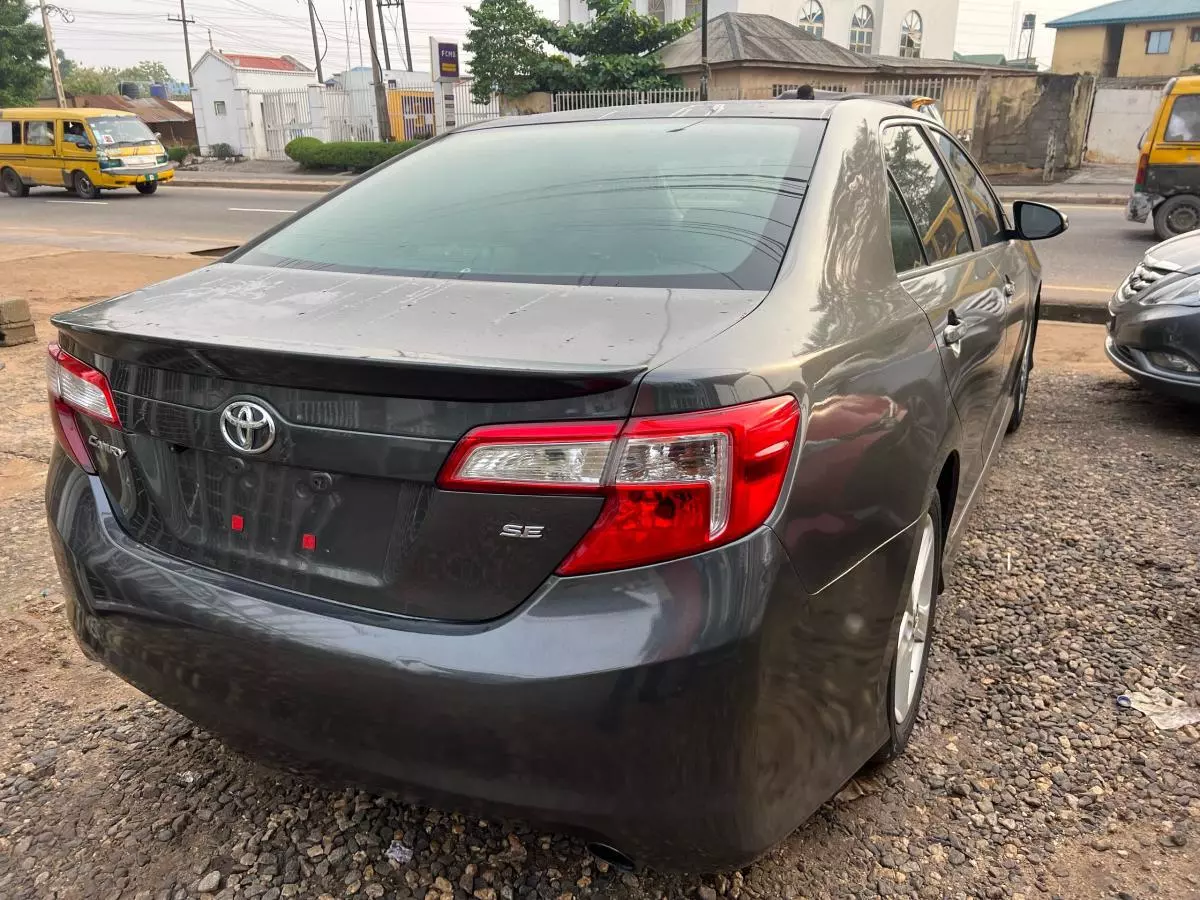 Toyota Camry   - 2013