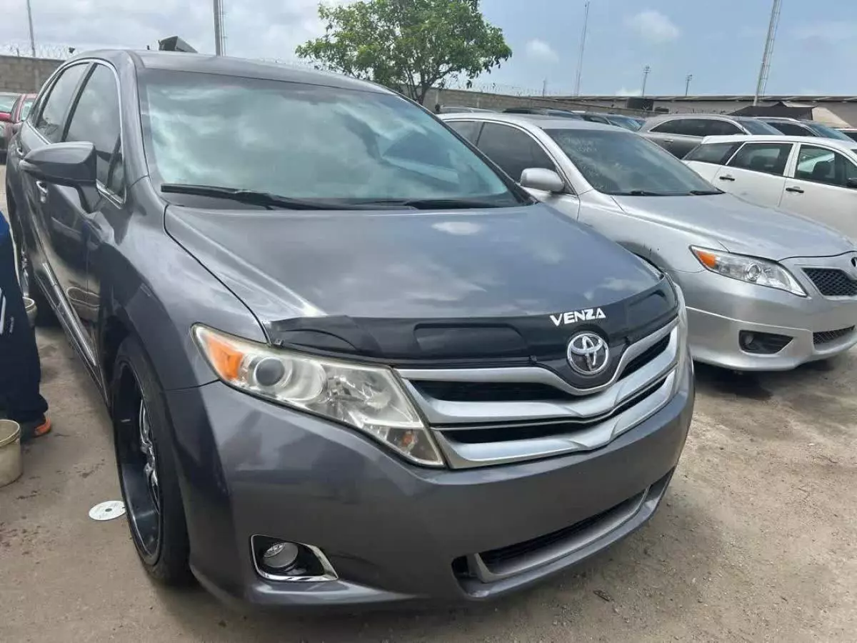 Toyota Venza   - 2014