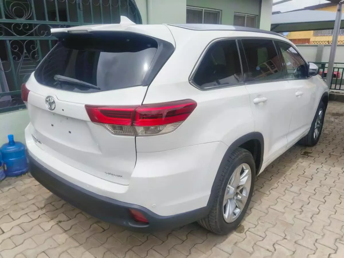 Toyota Highlander   - 2014