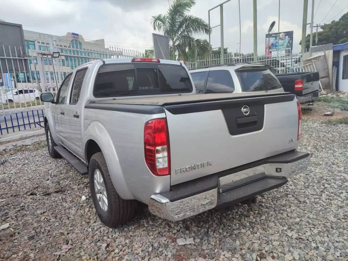 Nissan Frontier   - 2014