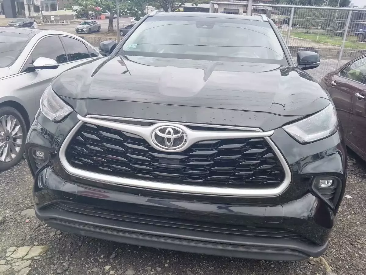 Toyota Highlander   - 2021