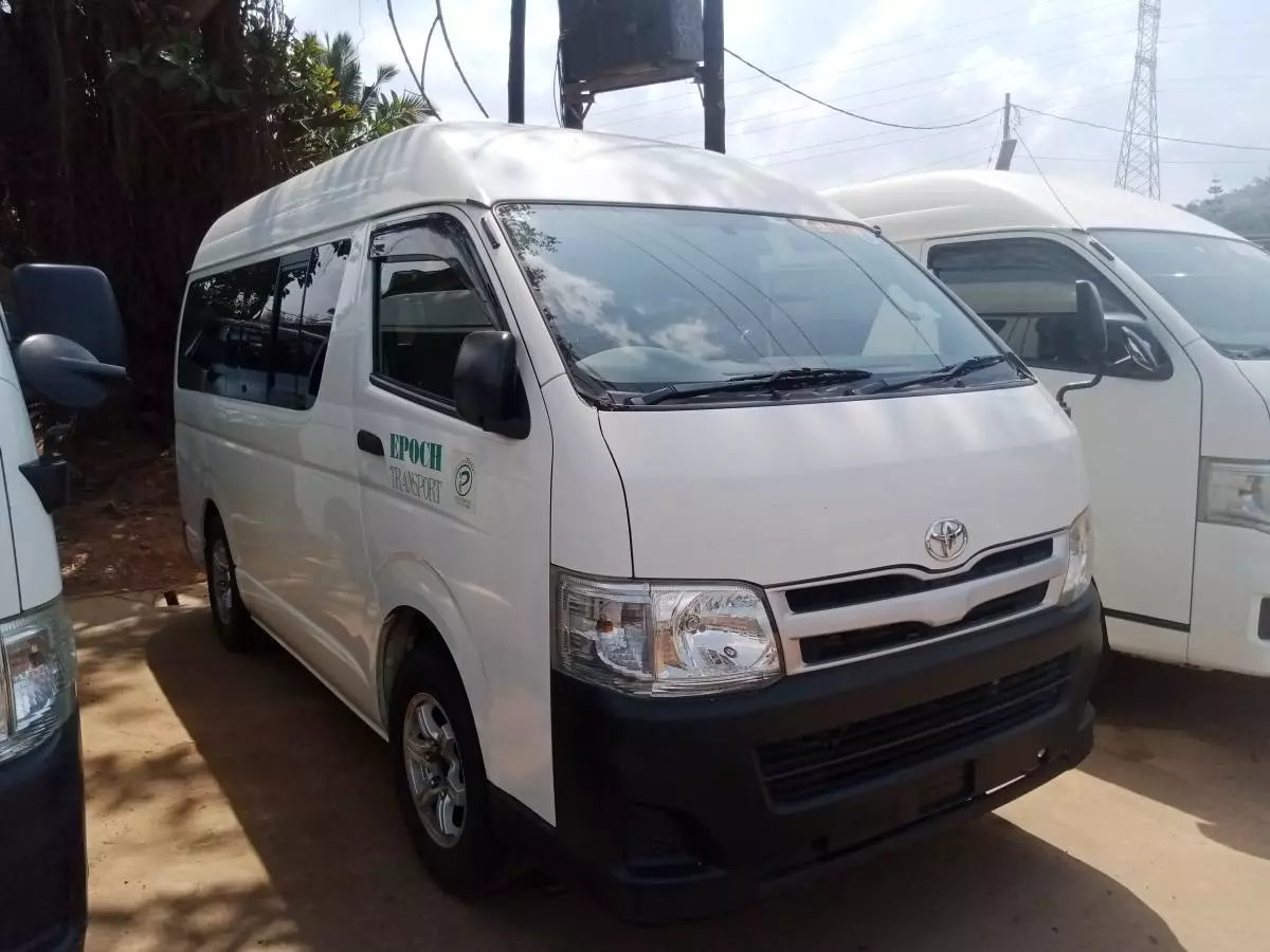 Toyota Hiace   - 2011