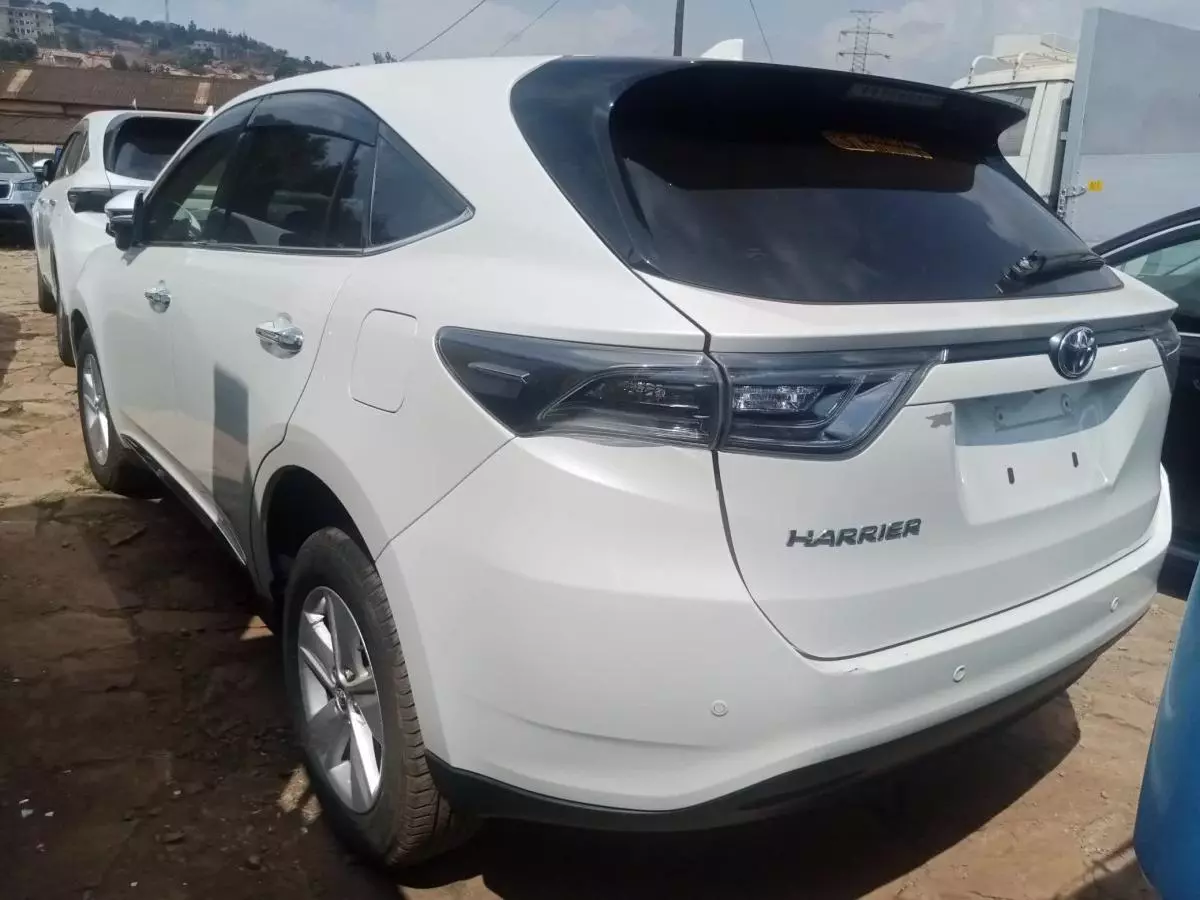 Toyota Harrier   - 2016