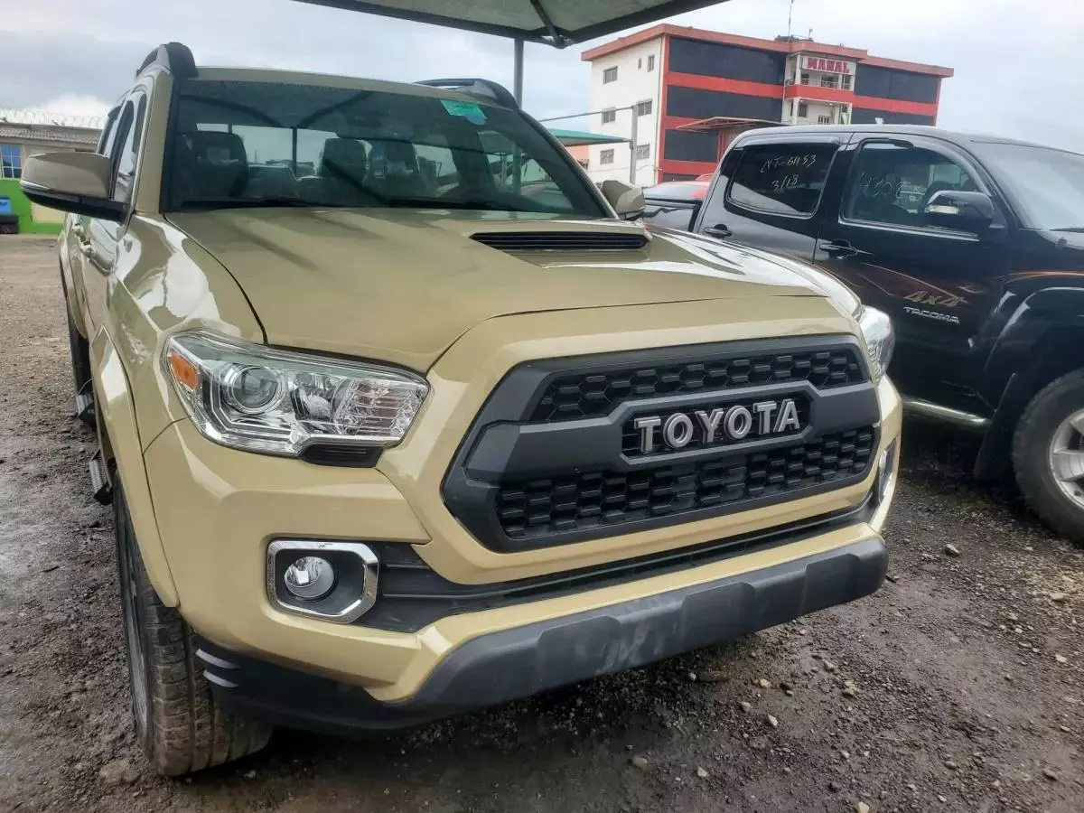 Toyota Tacoma   - 2019