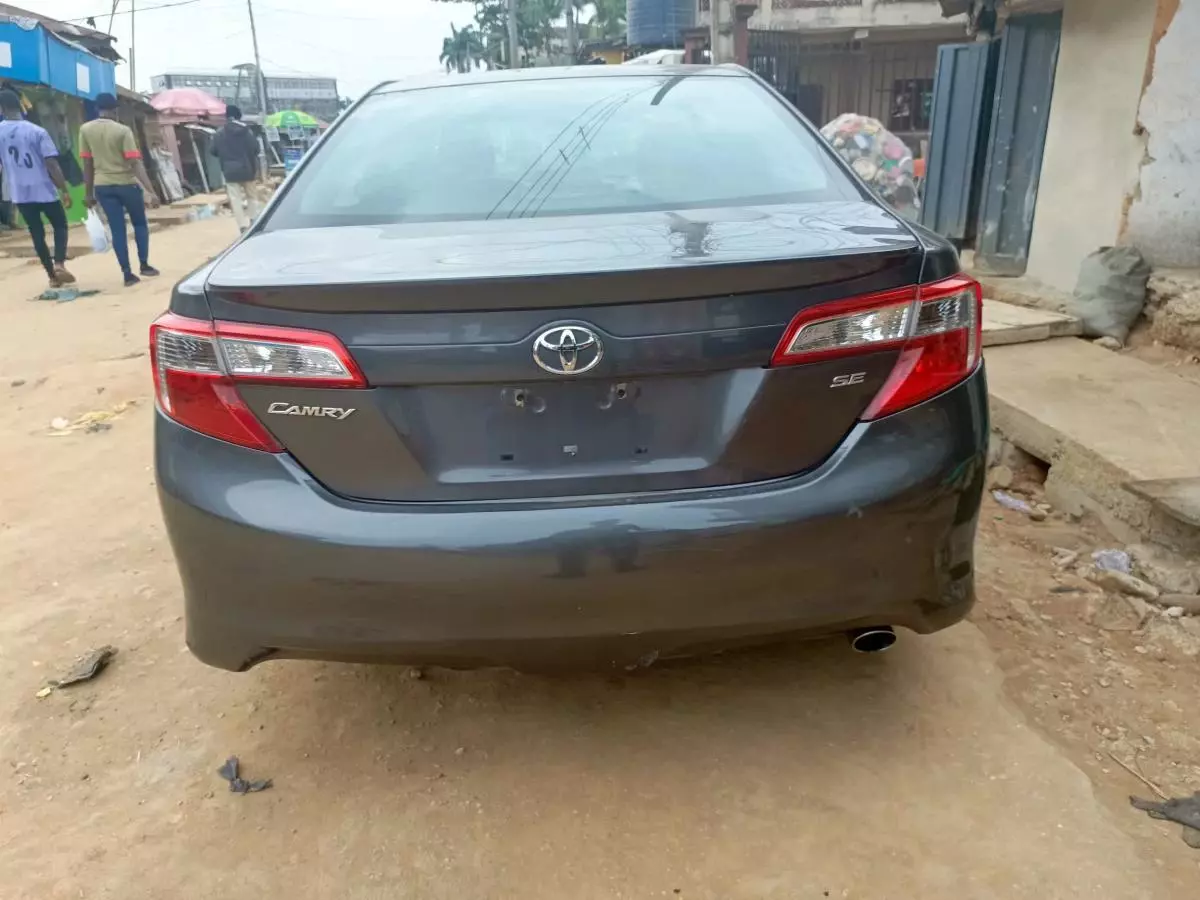 Toyota Camry   - 2014