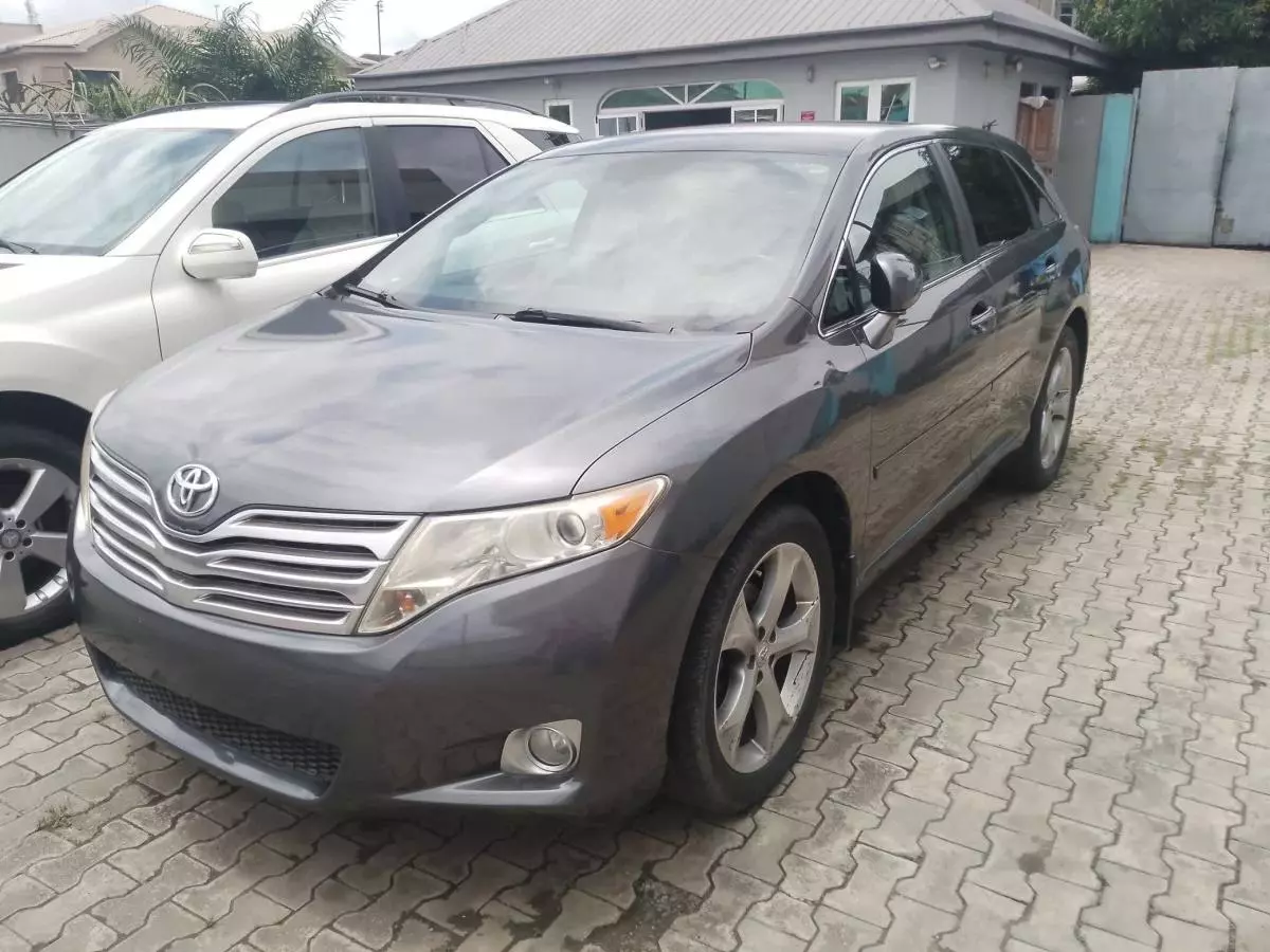 Toyota Venza   - 2011