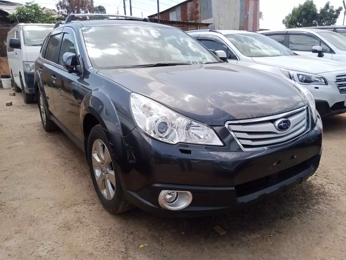 Subaru Outback   - 2011