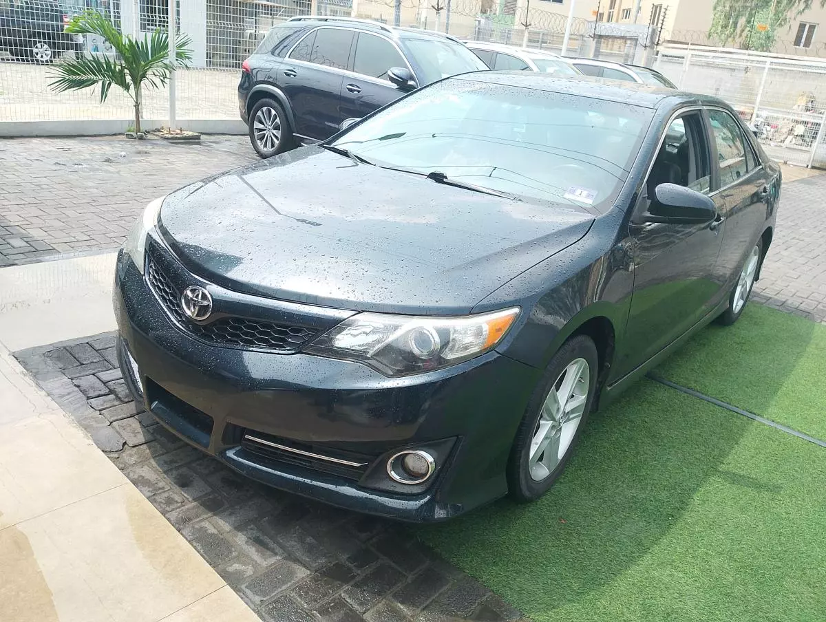 Toyota Camry   - 2014