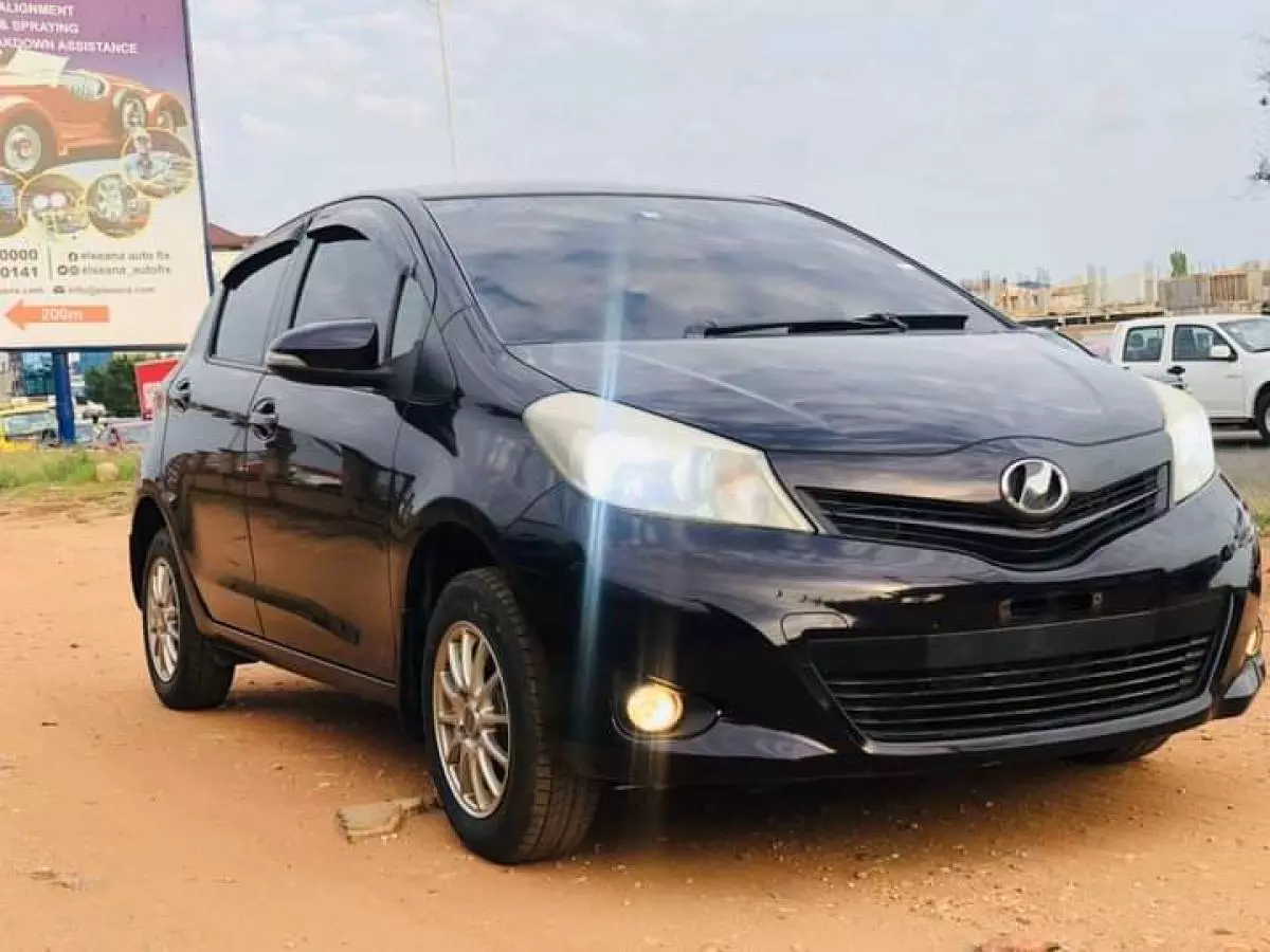 Toyota Vitz   - 2013