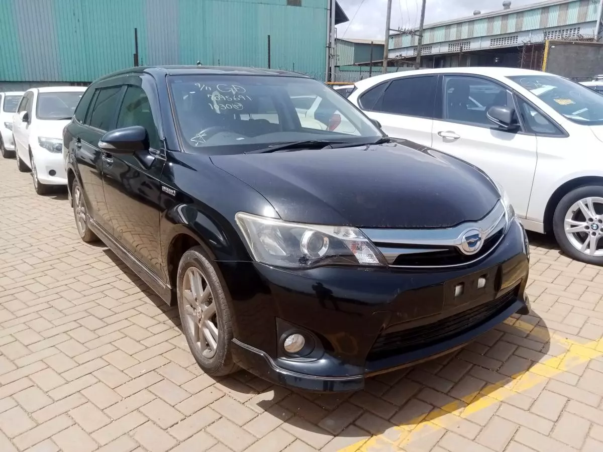 Toyota Fielder hybrid    - 2015