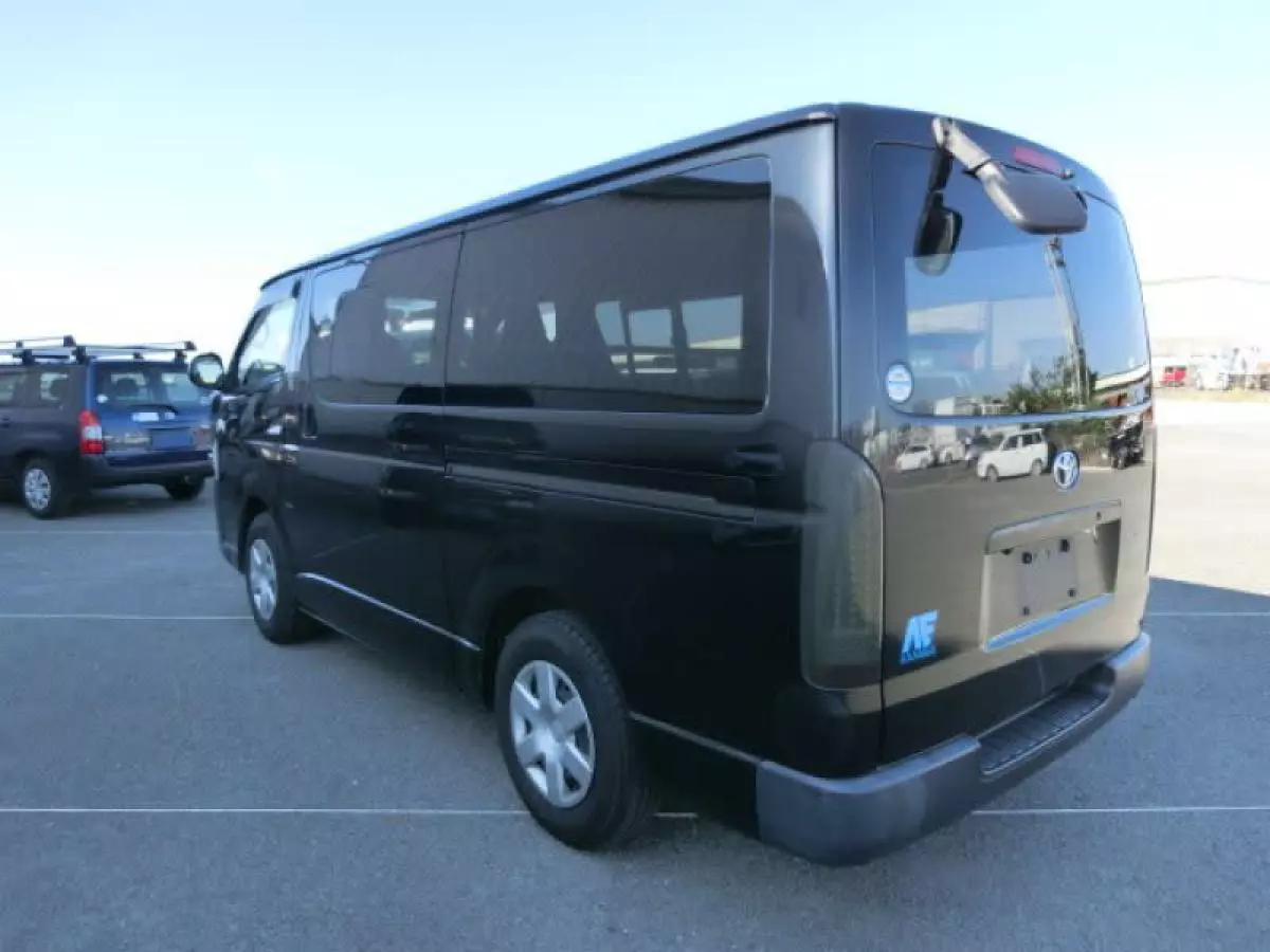 Toyota Hiace   - 2017