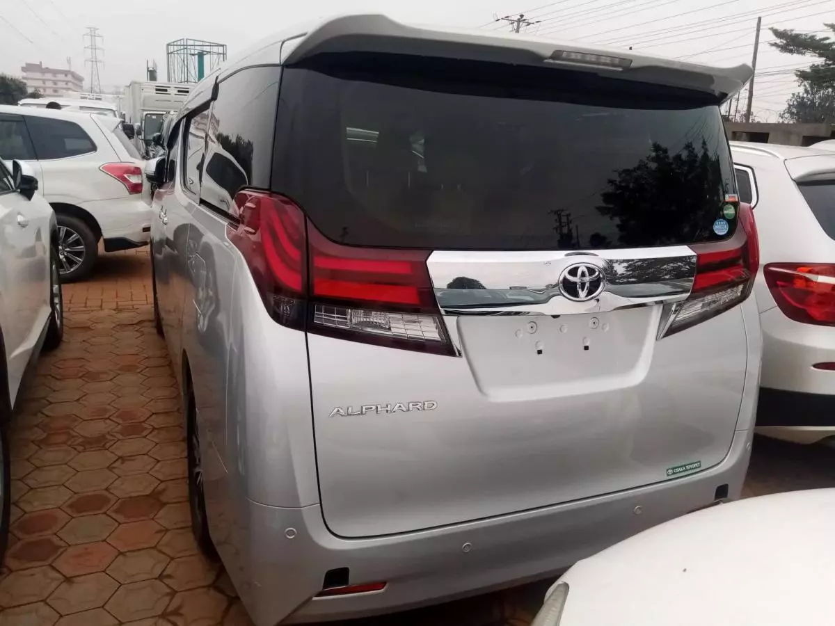 Toyota Alphard   - 2018