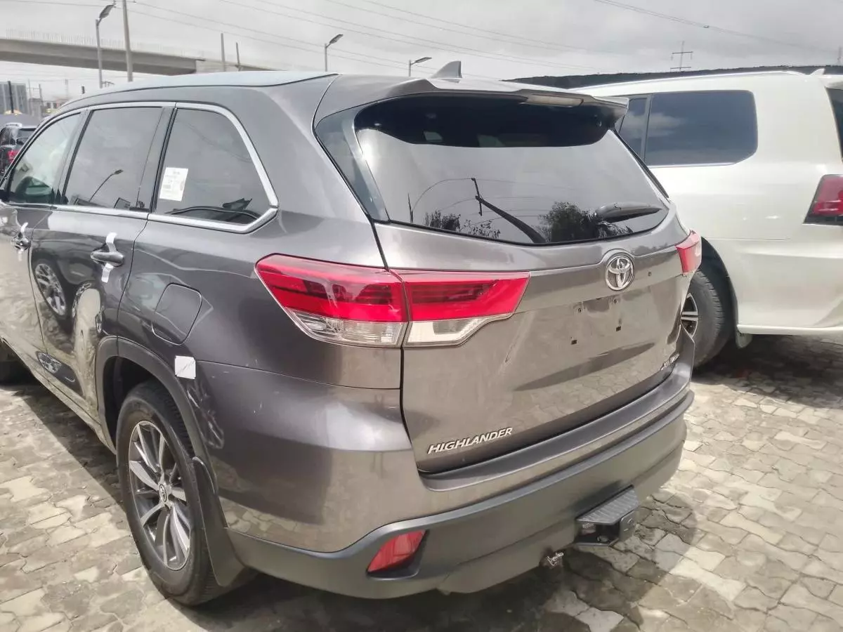 Toyota Highlander   - 2018