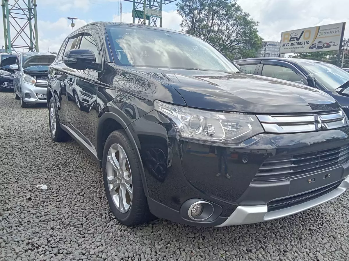 Mitsubishi Outlander GLX   - 2015