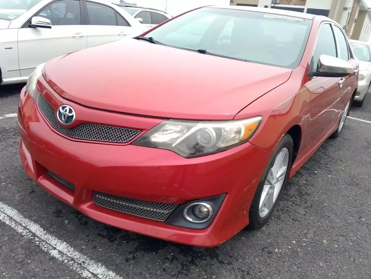 Toyota Camry   - 2012