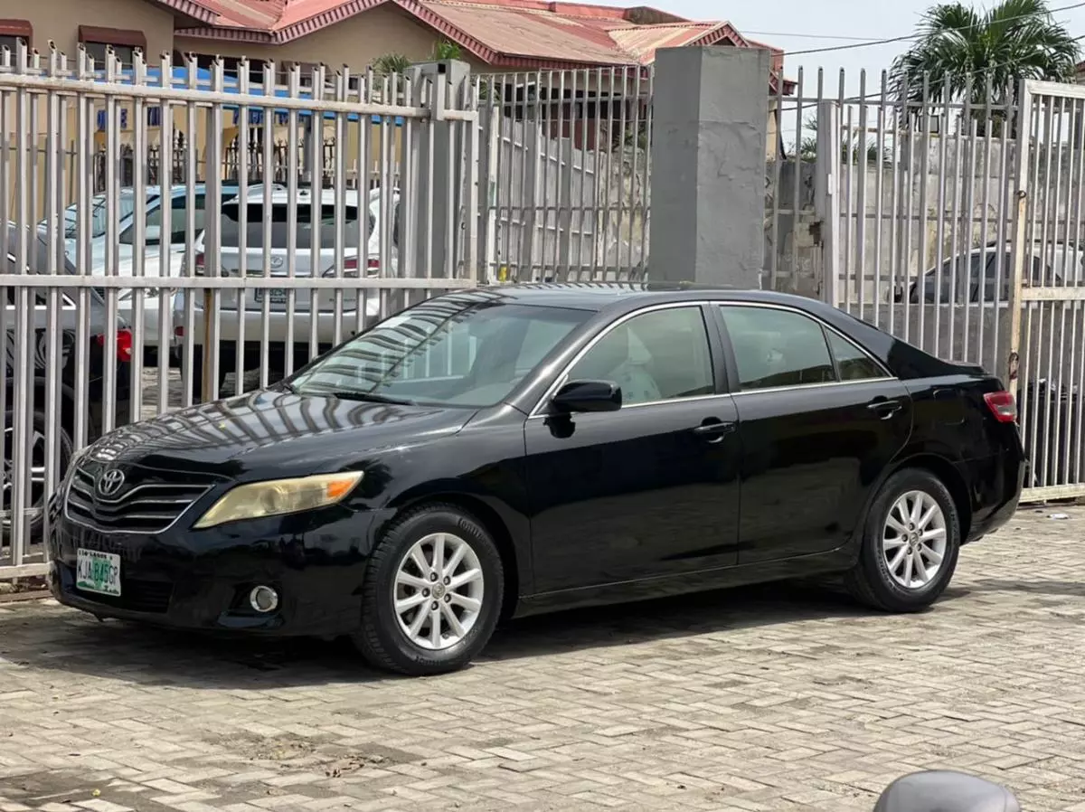 Toyota Camry   - 2009