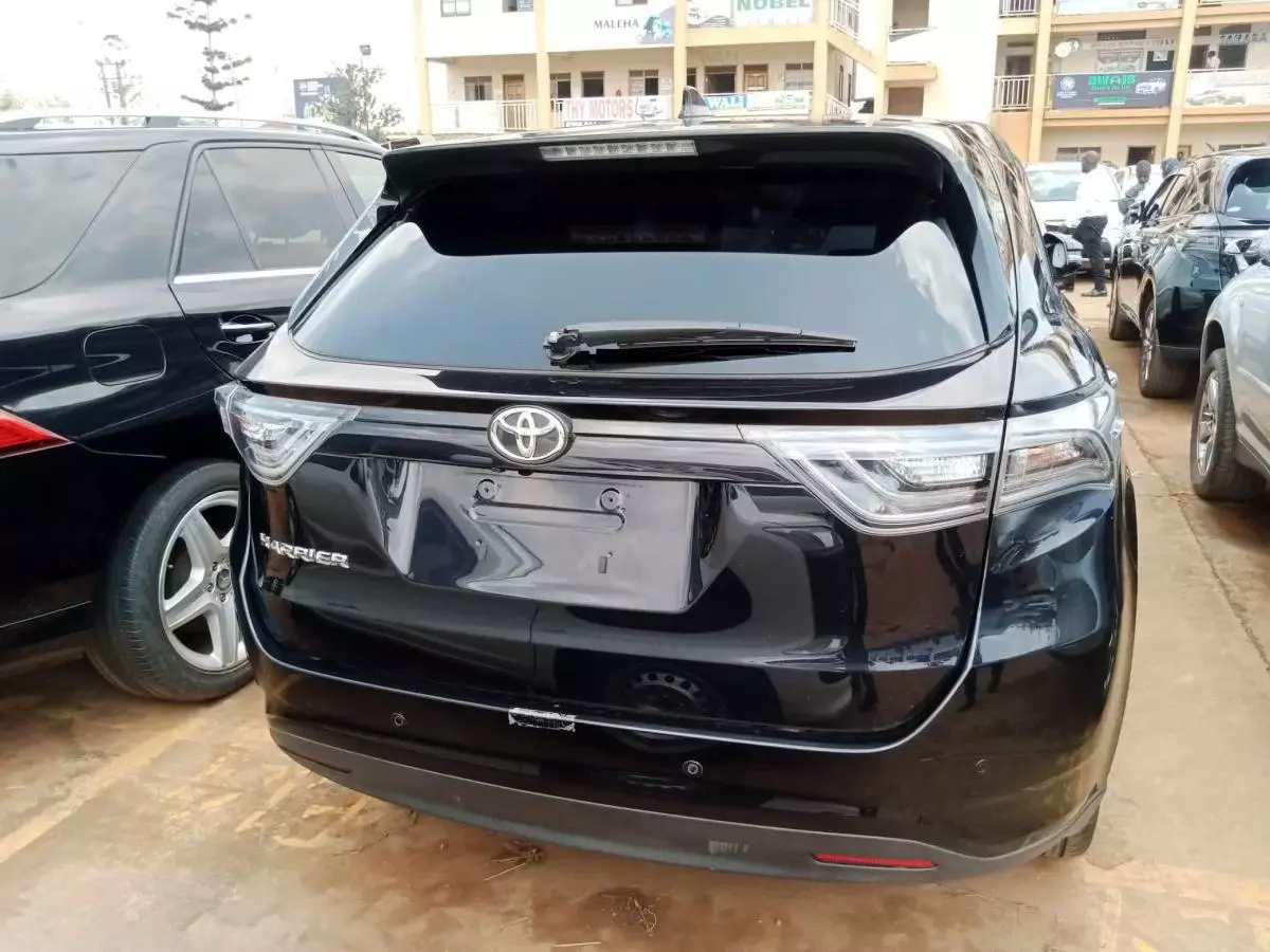 Toyota Harrier   - 2016