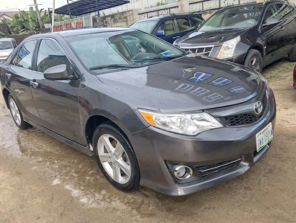 Toyota Camry   - 2012