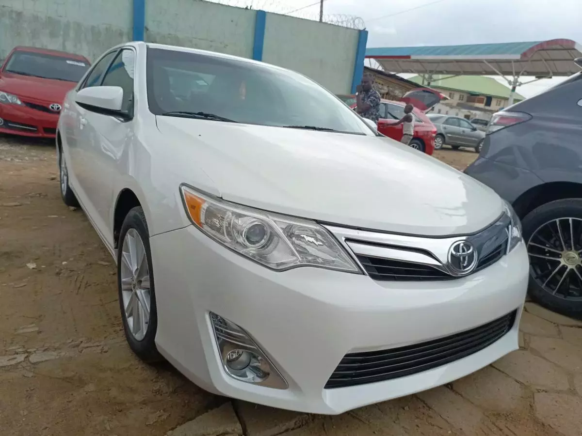 Toyota Camry   - 2014