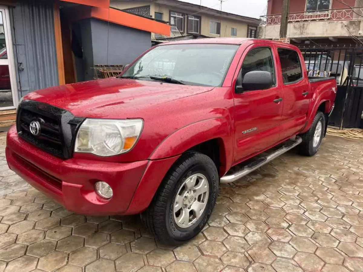 Toyota Tacoma   - 2011