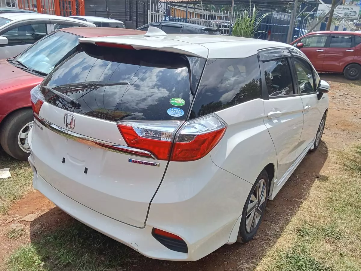 Honda Fit shuttle hybrid   - 2017