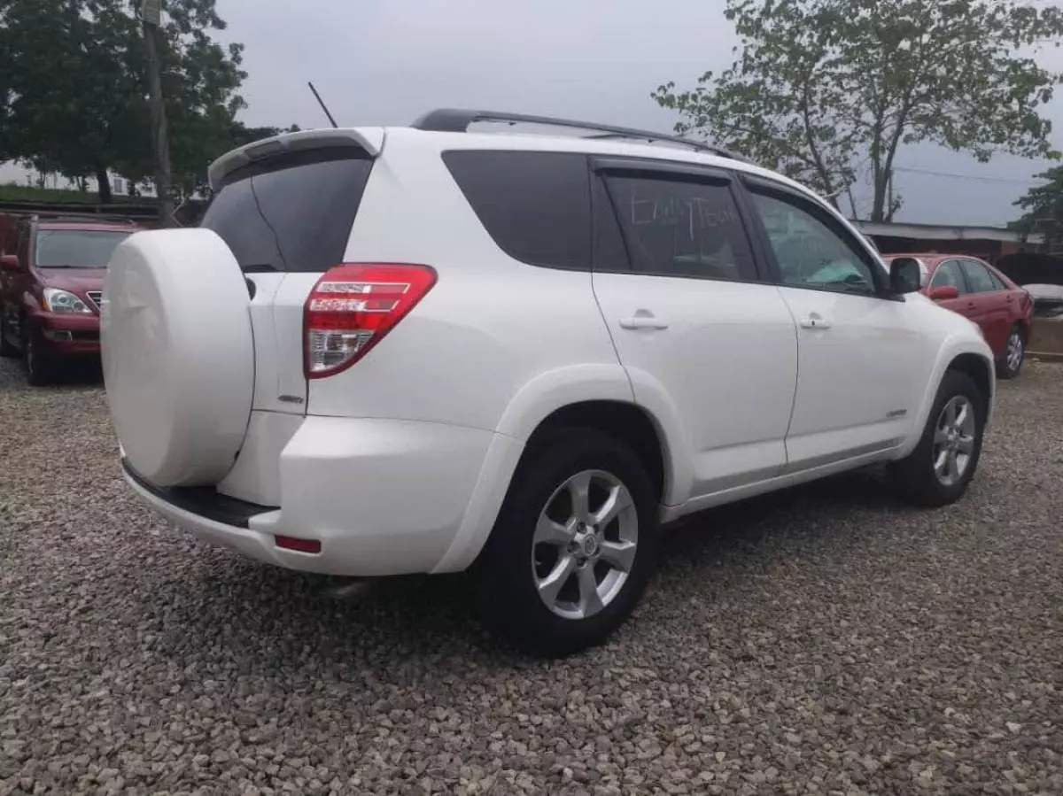 Toyota RAV 4   - 2011