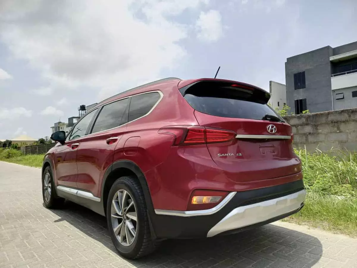 Hyundai Santa Fe   - 2019