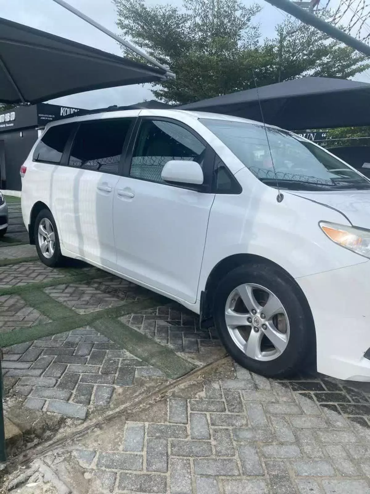 Toyota Sienna   - 2012