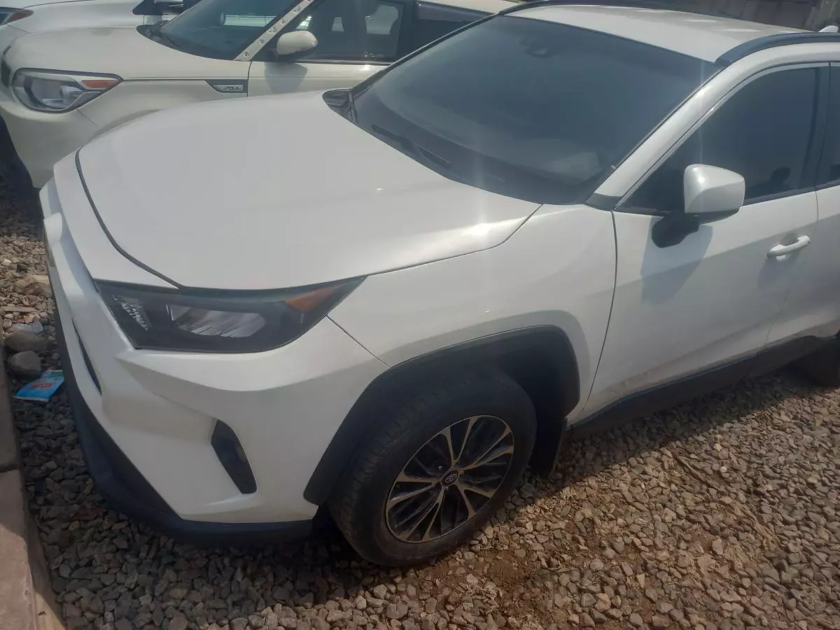 Toyota RAV4   - 2019