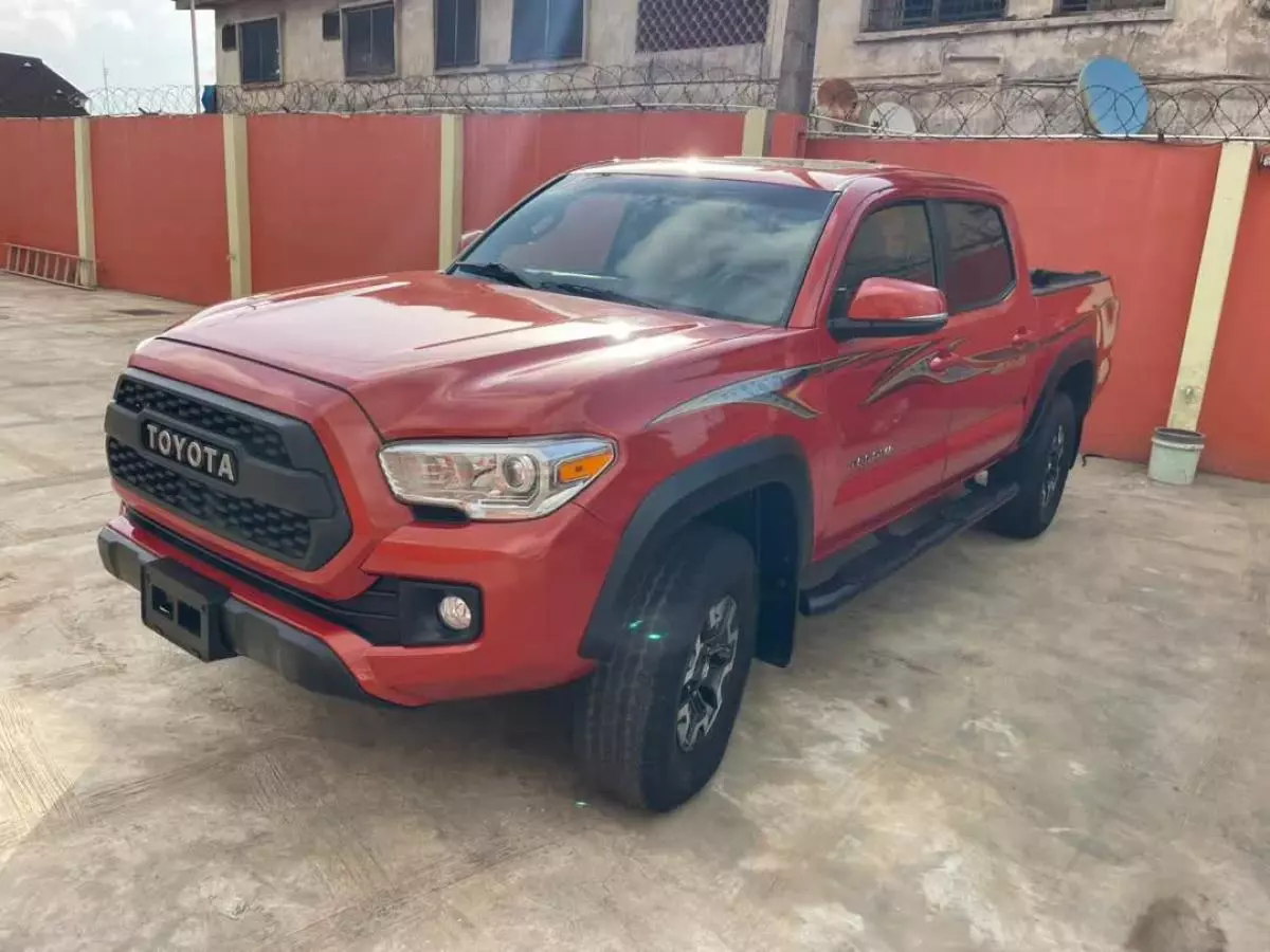 Toyota Tacoma   - 2018