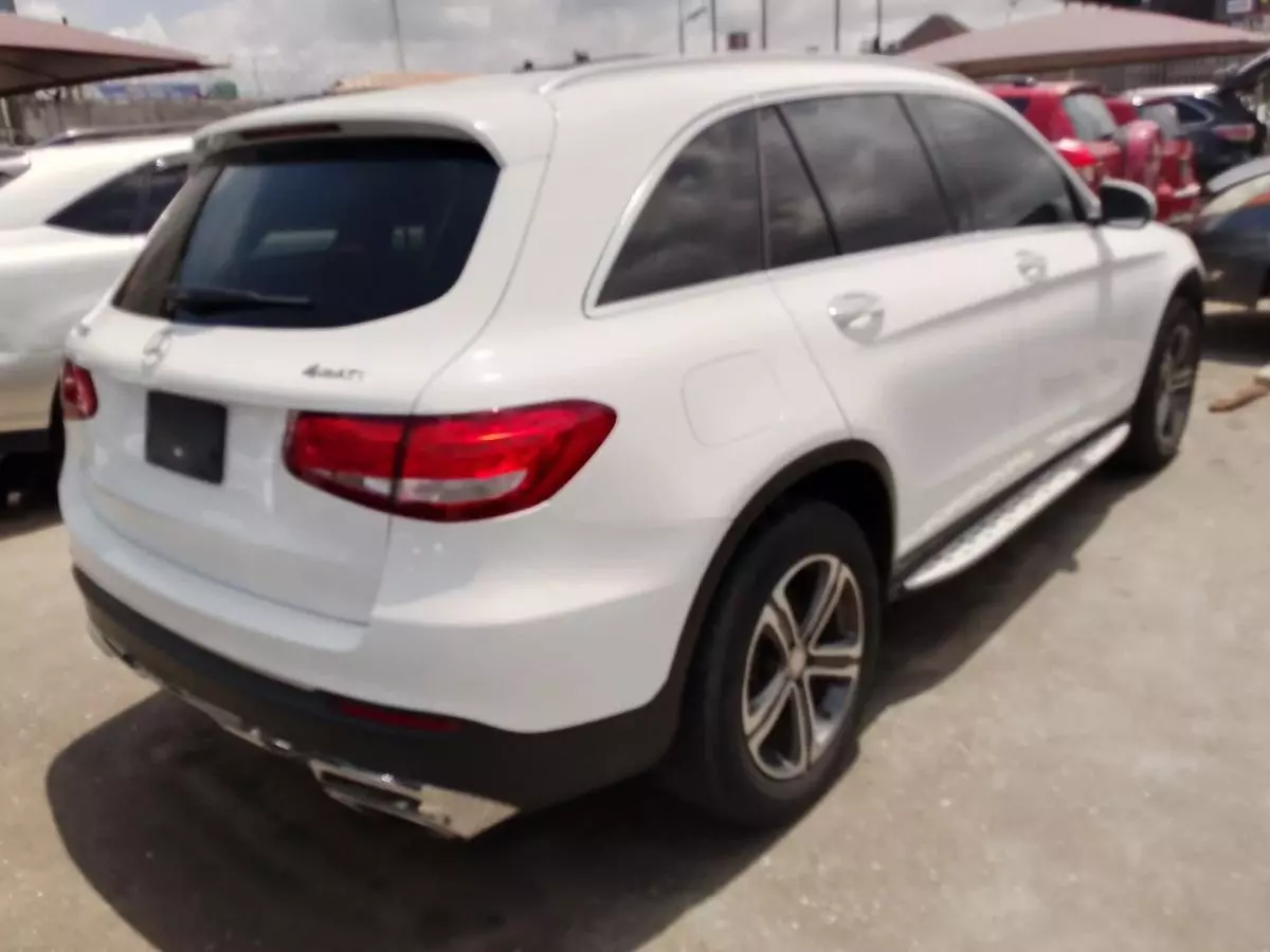 Mercedes-Benz GLC 300   - 2017