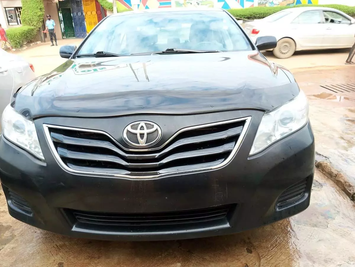 Toyota Camry   - 2010