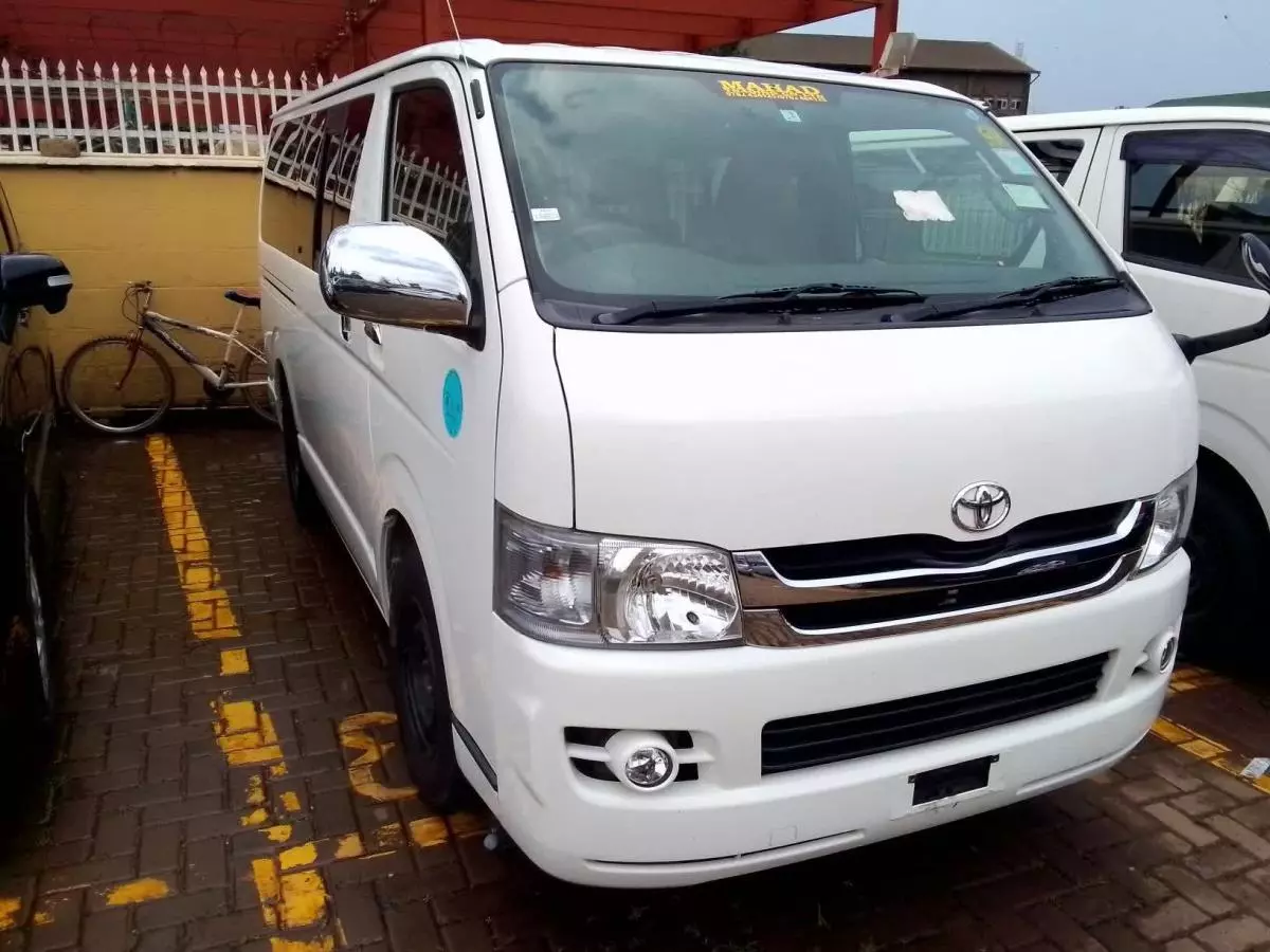 Toyota Hiace   - 2010