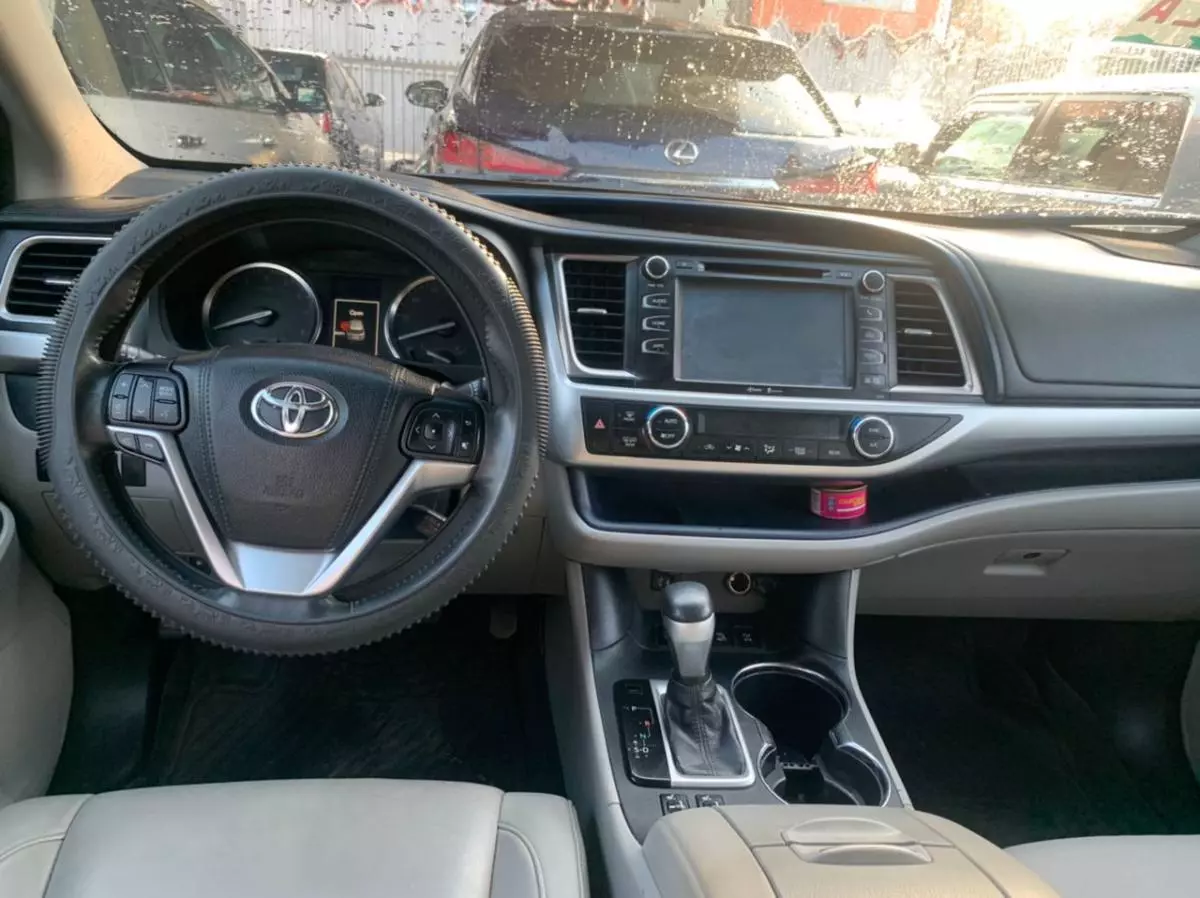 Toyota Highlander   - 2016