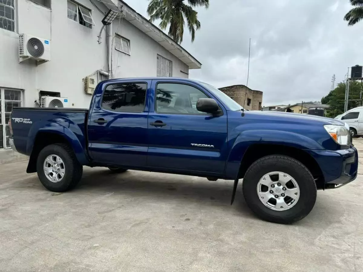 Toyota Tacoma   - 2014