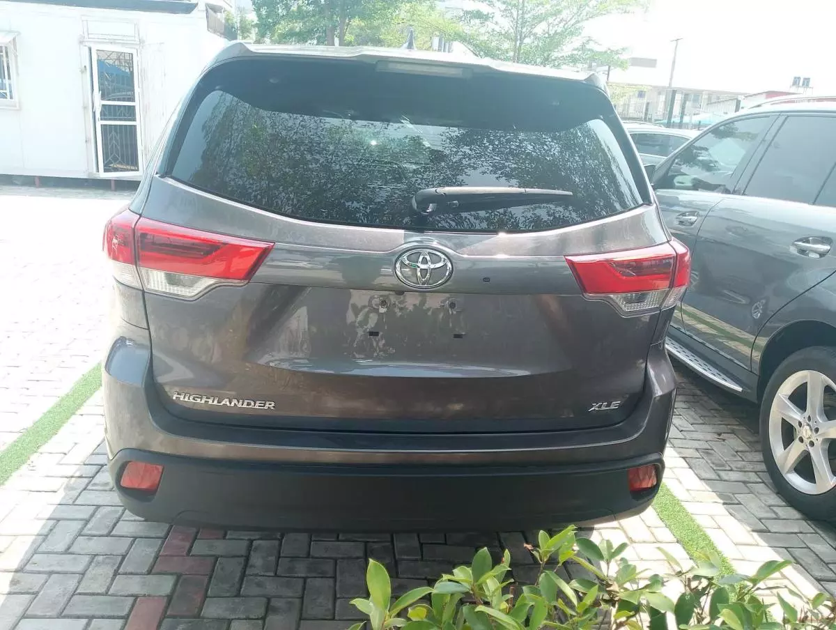 Toyota Highlander   - 2019