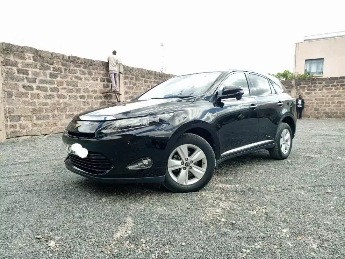 Toyota Harrier   - 2017