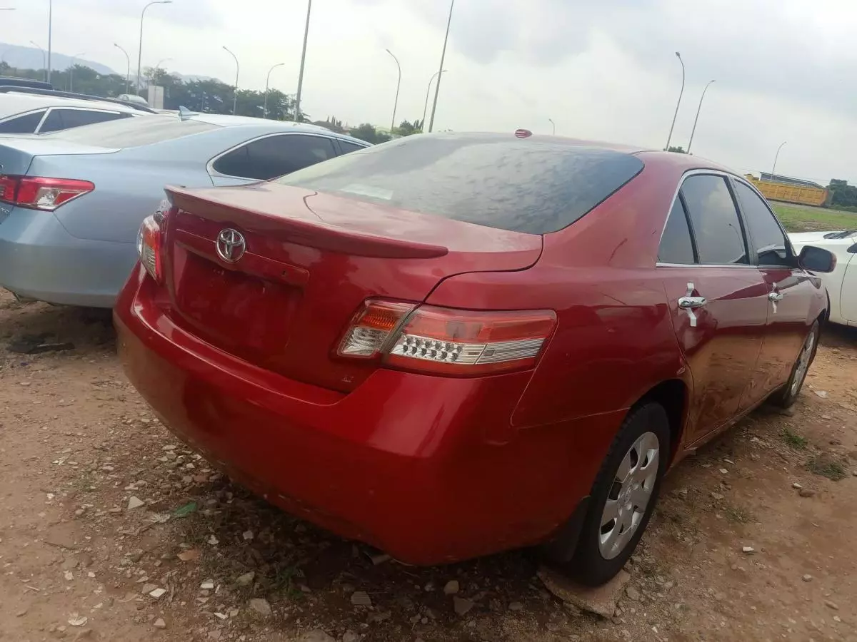 Toyota Camry   - 2011