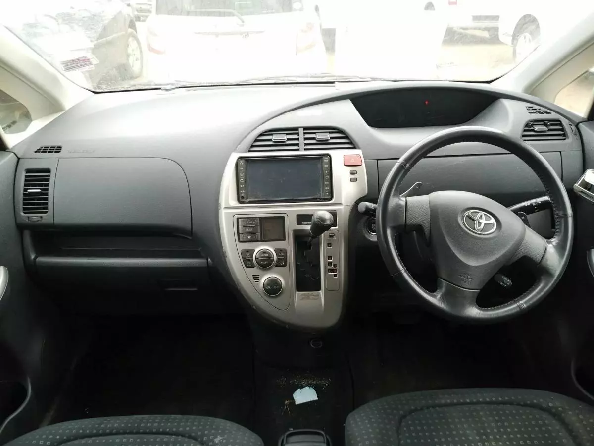 Toyota Ractis   - 2008