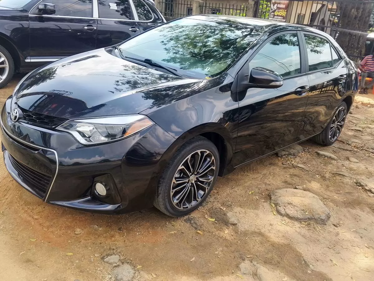 Toyota Corolla   - 2014