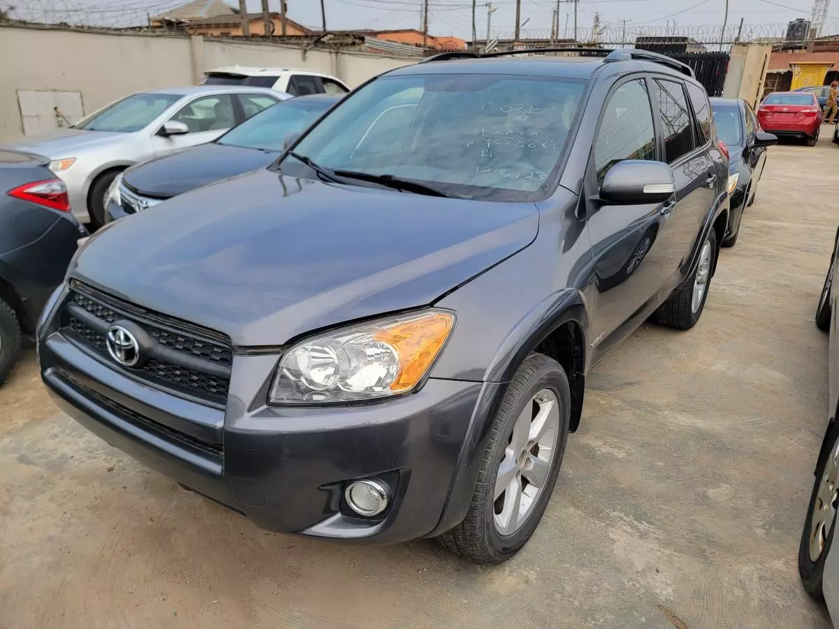 Toyota Rav4   - 2011